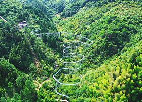 在云端山野乐园