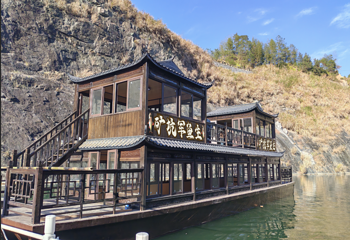 章氏矿坑冰城旅游区第 37 张图片