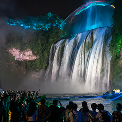 黄果树大瀑布夜游