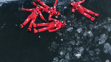 阿勒泰一牧场冰浮基地