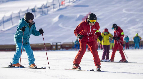 华莲旅游度假区滑雪场
