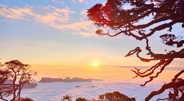 金秀圣堂山景区