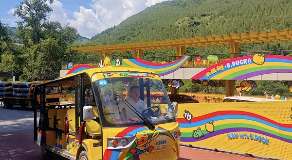 黄果树×B.Duck小黄鸭多彩漂流乐园