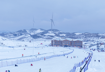 齐岳山国际滑雪场第 15 张图片