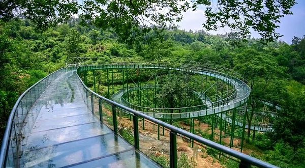 新洲大峡谷漂流