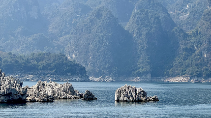 万峰湖景区-水上石林第 1 张图片