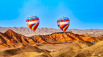 七彩丹霞风景区-七彩云海观景台