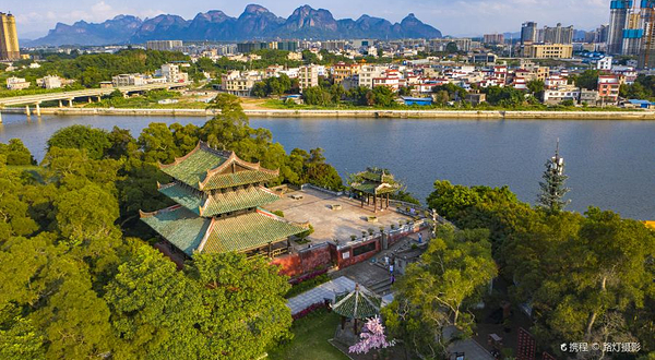 都峤山庆寿岩风景区