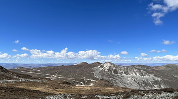 云绕雅拉雪山观景平台