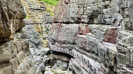 红岩绝壁大峡谷第 1 张图片