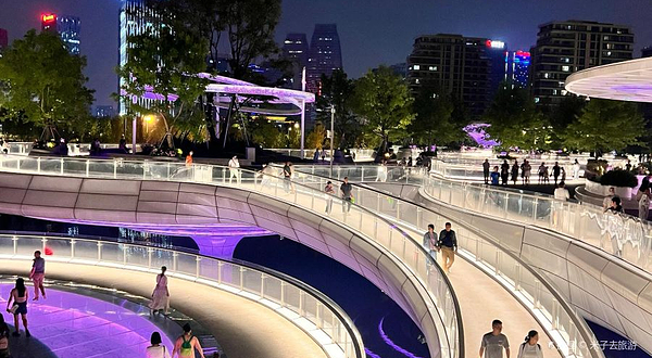 交子人行桥-漂浮公园