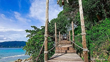 Elephant Swims @Lucky Beach, Tri Trang