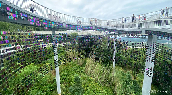 龙泉山森林绿道高空栈道遇见广场