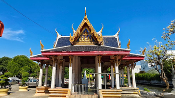 Khlong Bang Luang Market