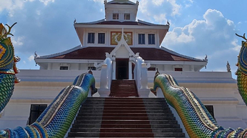 Skywalk Wat Pha Tak Suea