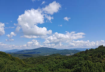 亚布力锅盔山休闲景区第 1 张图片