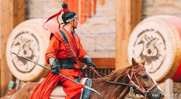 《岳飞枪挑小梁王》演出