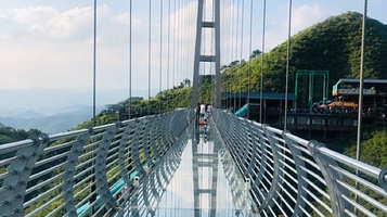 7D水幕玻璃悬索桥