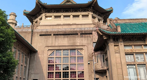 国立武汉大学-牌楼