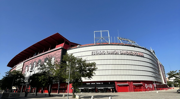 拉蒙·桑切斯·皮斯胡安球场