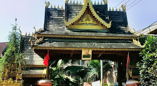 曼贺纳自然村寨