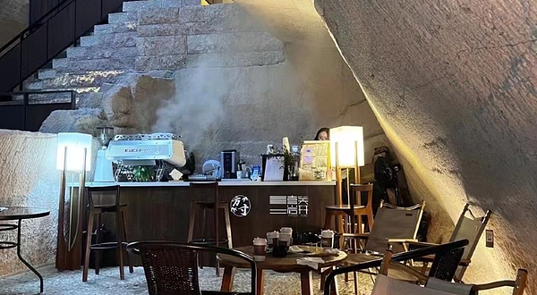 喜笑岩开岩宕书房咖啡店