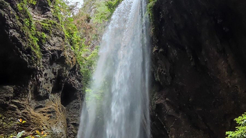 龙水峡地缝-银河飞瀑