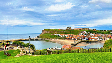 Whitby Beach第 1 张图片