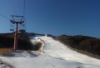梅苑南山滑雪场第 8 张图片