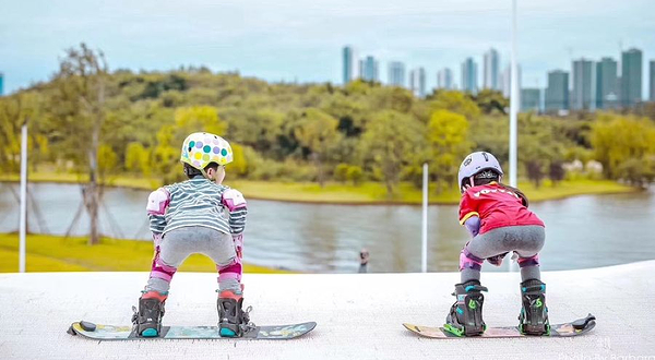 滑噜噜四季滑雪场