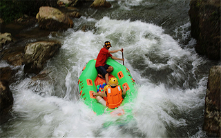 桂林十二滩漂流