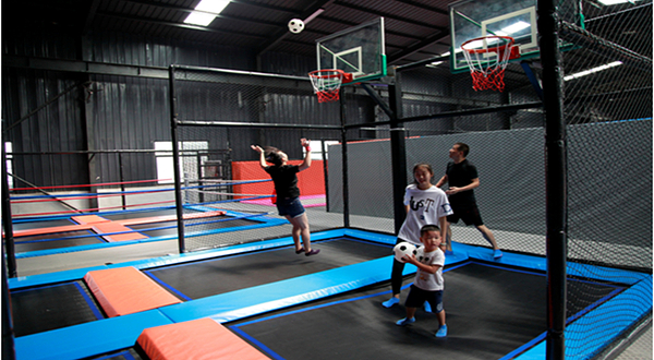 万隆城市广场万隆城市广场2楼弹簧屋运动公园