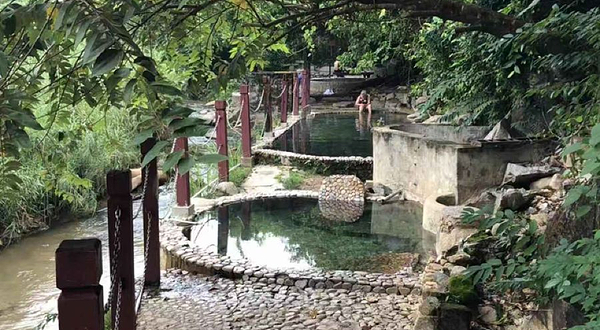 七仙瑶池野溪温泉