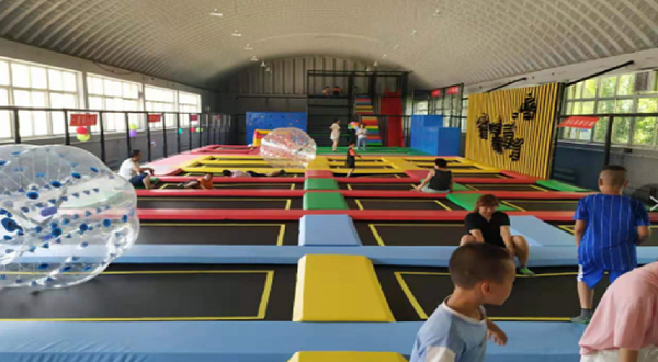 棚户区锐蹦蹦床娱乐园