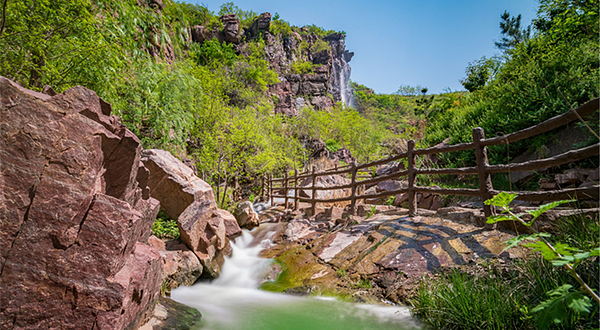 万安山七彩大峡谷