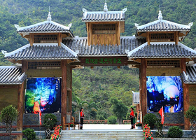 通天地下河景区