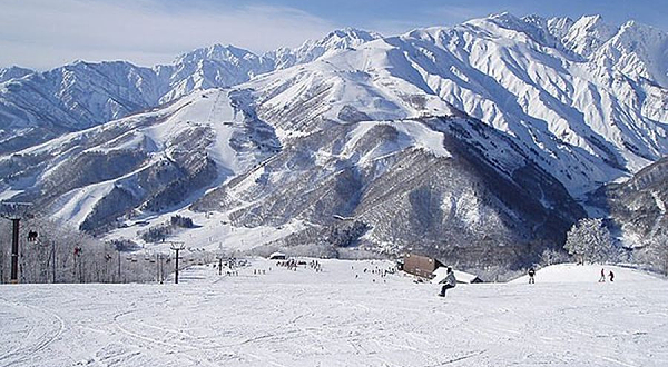 白马岩岳度假村&冰雪乐园