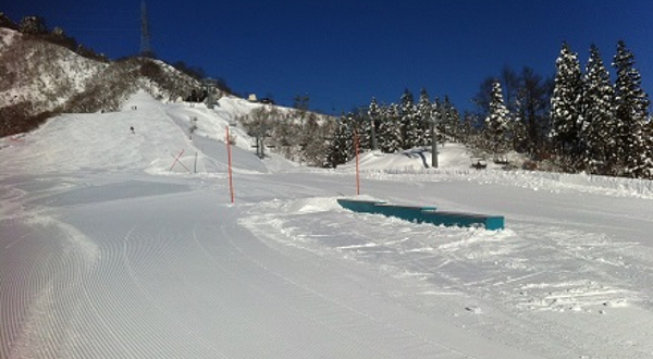 越后汤泽NASPA滑雪场