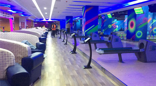 V+体育娱乐公园保龄球团建生日轰趴聚会