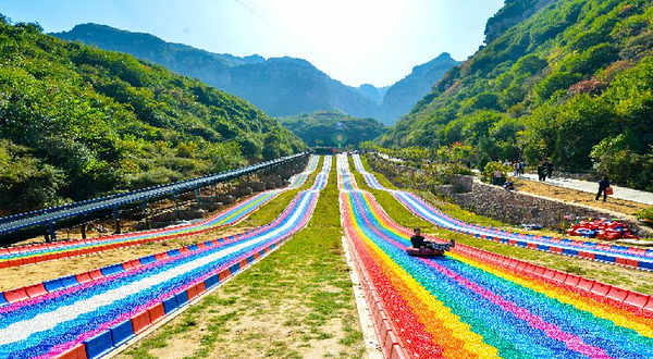 云丘山旱地滑雪