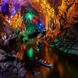 通天地下河景区