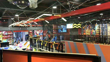 Z-FLY蹦床公园(中央广场店)