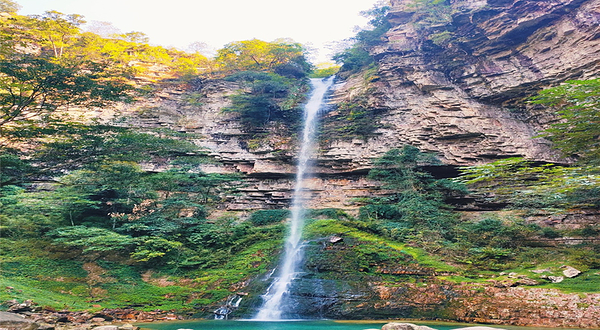 夹缝岩自然风景区