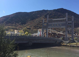 德吉梅朵风情街