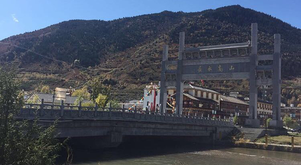 德吉梅朵风情街