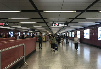 女人街第 37 张图片