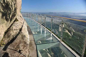 凤凰山玻璃栈道第 7 张图片