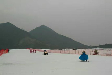 荣盛野三坡滑雪场第 12 张图片