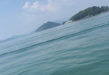 千岛湖进贤湾休闲观光豪华游艇第 7 张图片