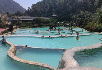 十万大山布透温泉第 2 张图片